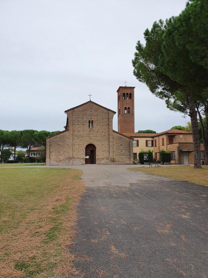 Osteria E Locanda Del Viaggiatore Russi Exterior photo
